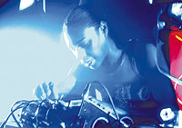 Sonique spinning @ Elements in San Salvador on 22 September, 2004